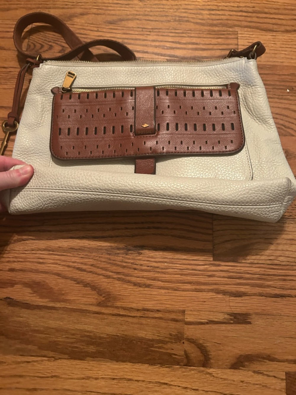 Fossil Women’s Tan Cream Retro/Vintage Inspired Classic Minimalist Shoulder Bag - Picture 9 of 11